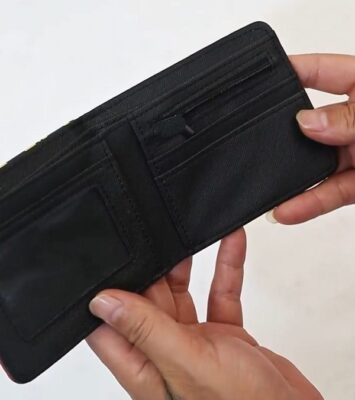 Leather wallet product details
