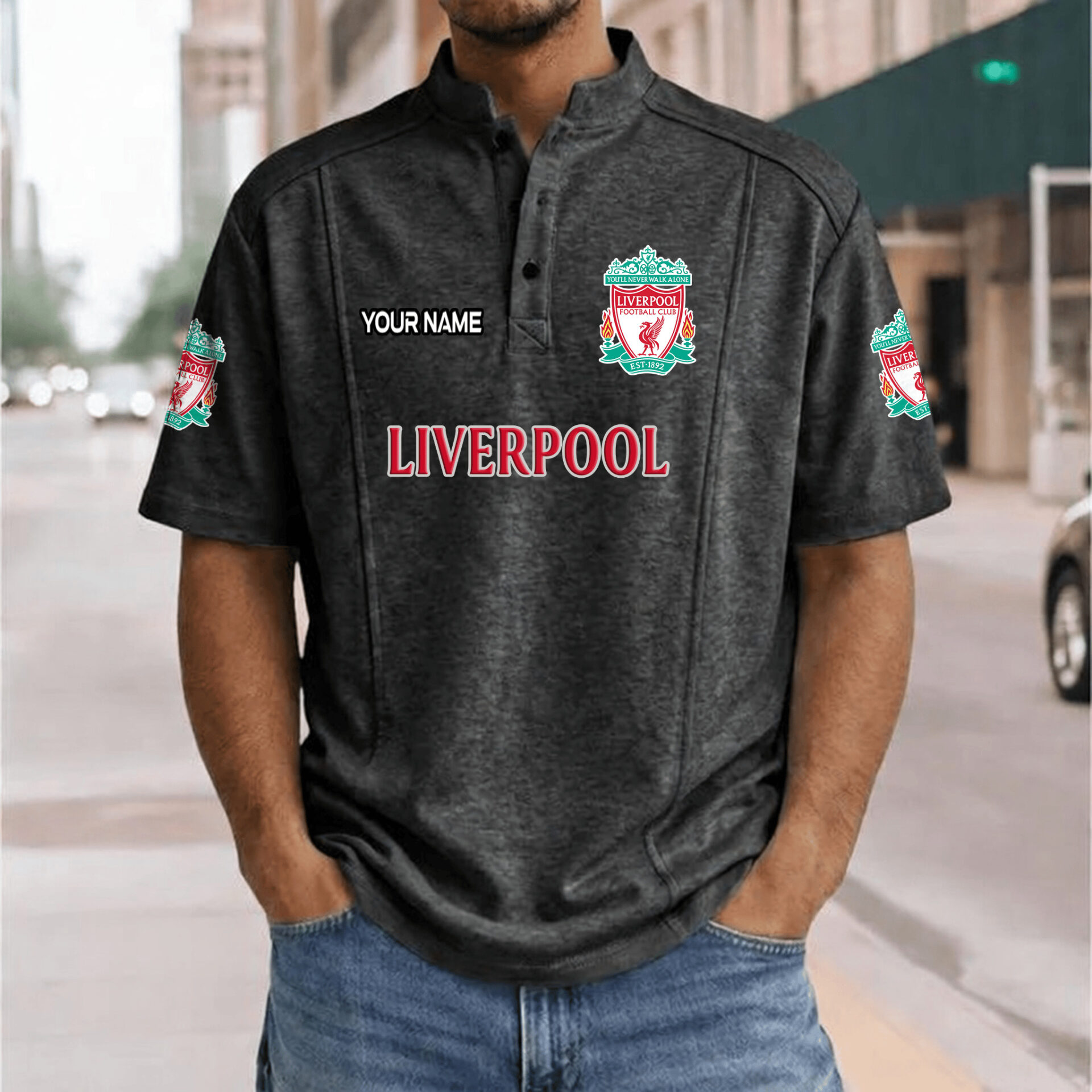 Liverpool FC – Henley Polo Shirt Nieuwe Versie with Your Name Liverpool FC – Henley Polo Shirt Nieuwe Versie with Your Name