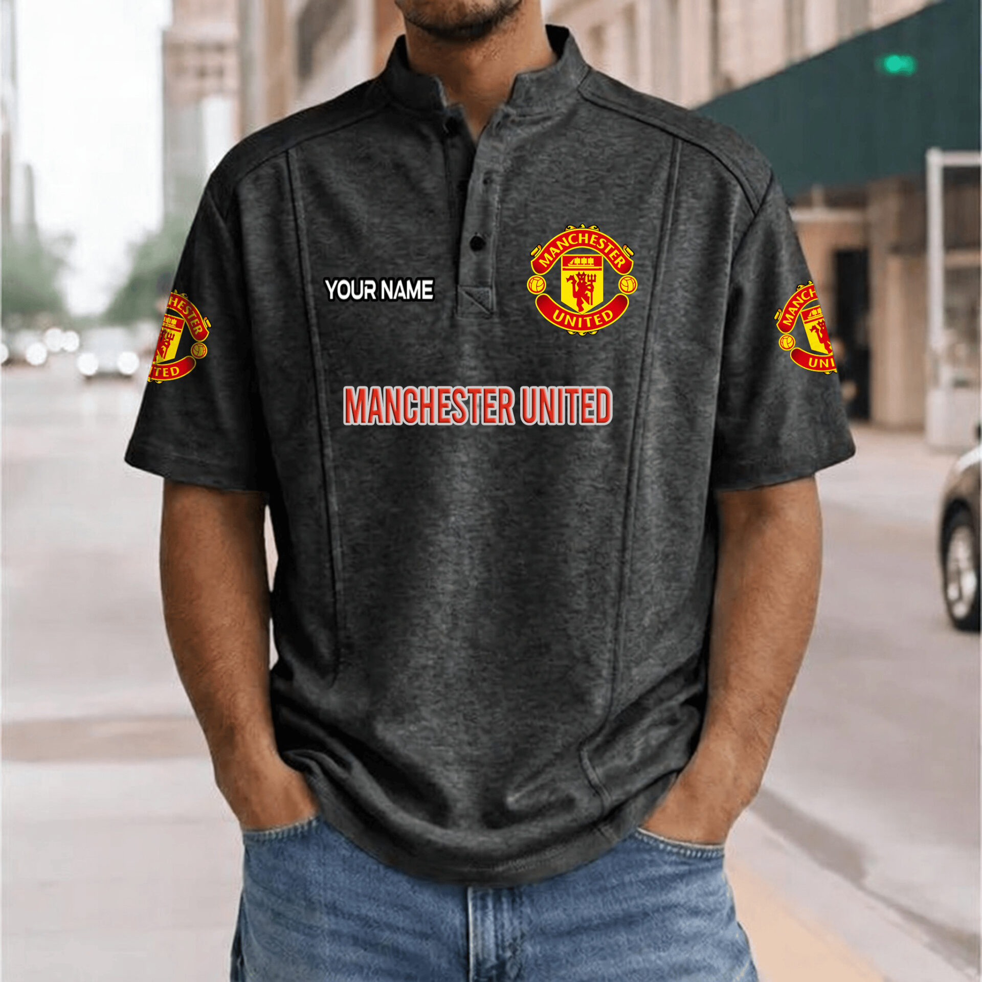 Manchester United – Henley Polo Shirt Nieuwe Versie with Your Name Manchester United – Henley Polo Shirt Nieuwe Versie with Your Name