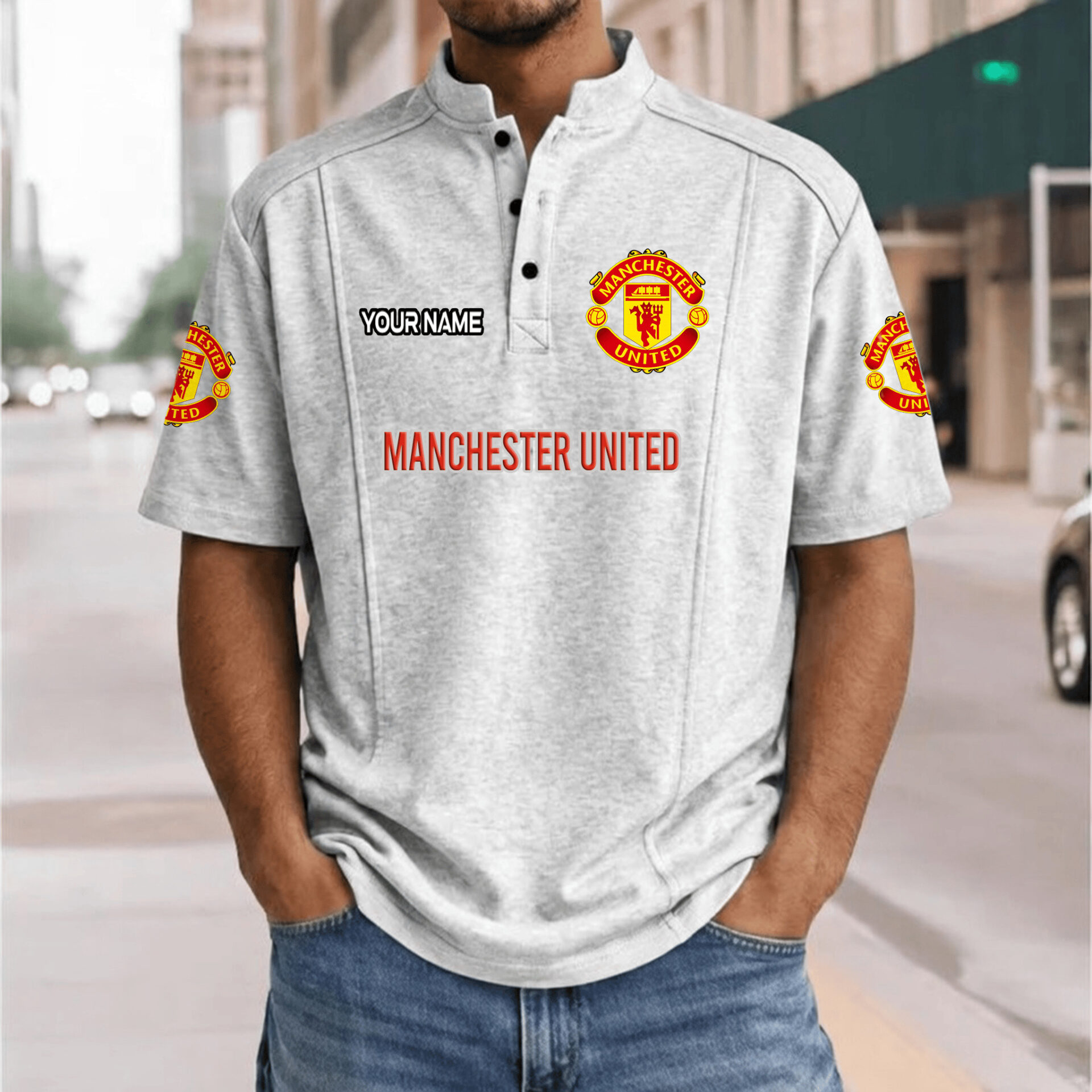 Manchester United – Henley Polo Shirt Nieuwe Versie with Your Name Manchester United – Henley Polo Shirt Nieuwe Versie with Your Name